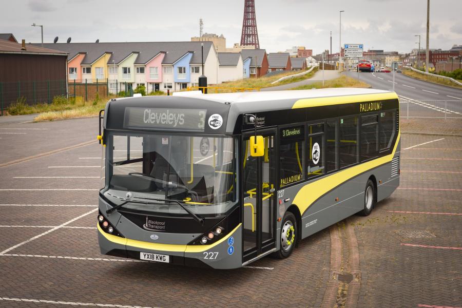  Alexander Dennis Enviro200 2015 года  (фото 22 из 39)